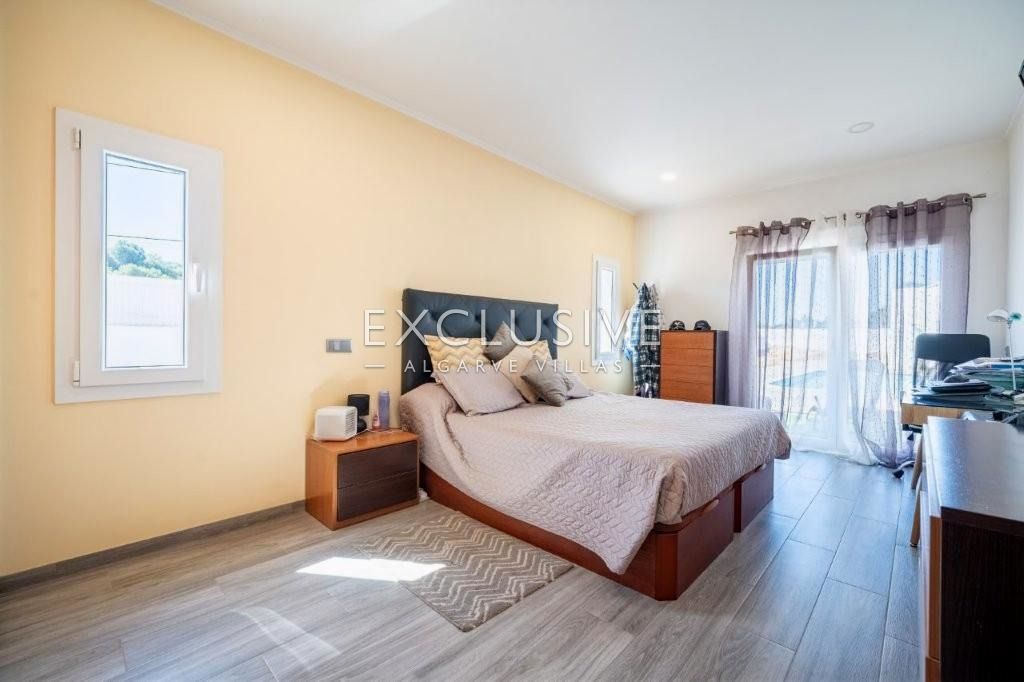 Luxury 4 Bedroom Single level Villa with Private Pool in Penina Golf Portimao in Algarve