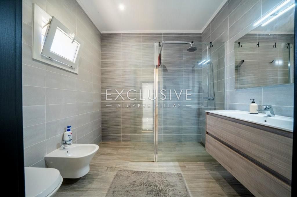 Luxury 4 Bedroom Single level Villa with Private Pool in Penina Golf Portimao in Algarve