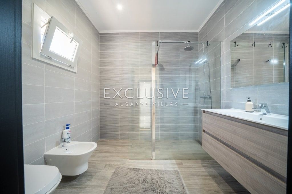 Luxury 4 Bedroom Single level Villa with Private Pool in Penina Golf Portimao in Algarve