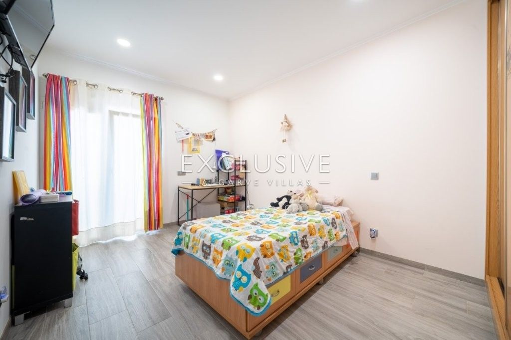 Luxury 4 Bedroom Single level Villa with Private Pool in Penina Golf Portimao in Algarve