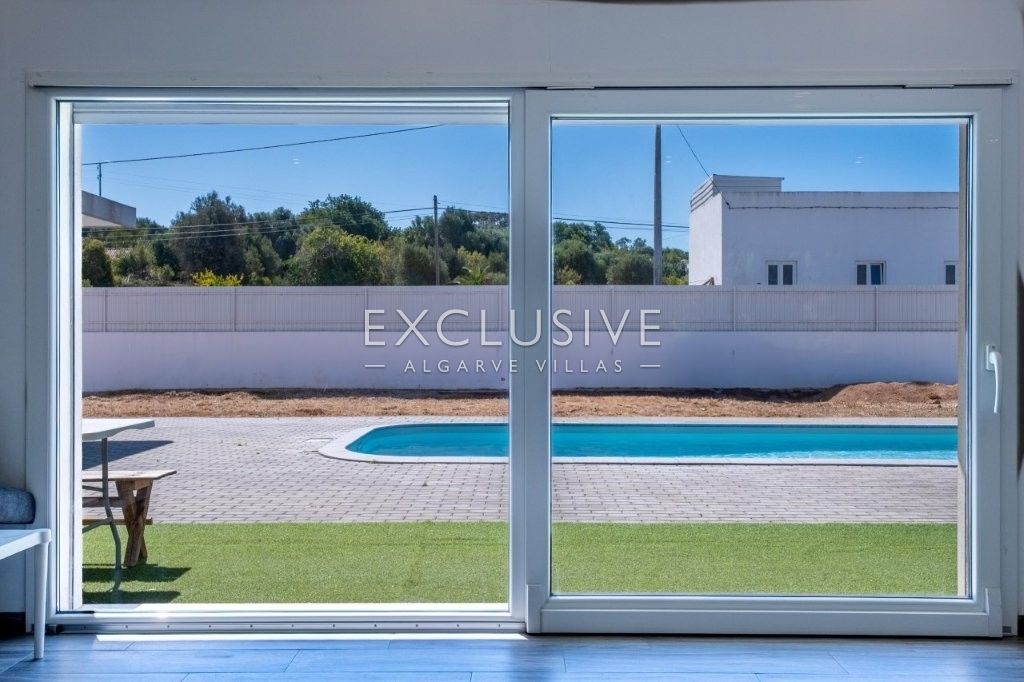 Luxury 4 Bedroom Single level Villa with Private Pool in Penina Golf Portimao in Algarve