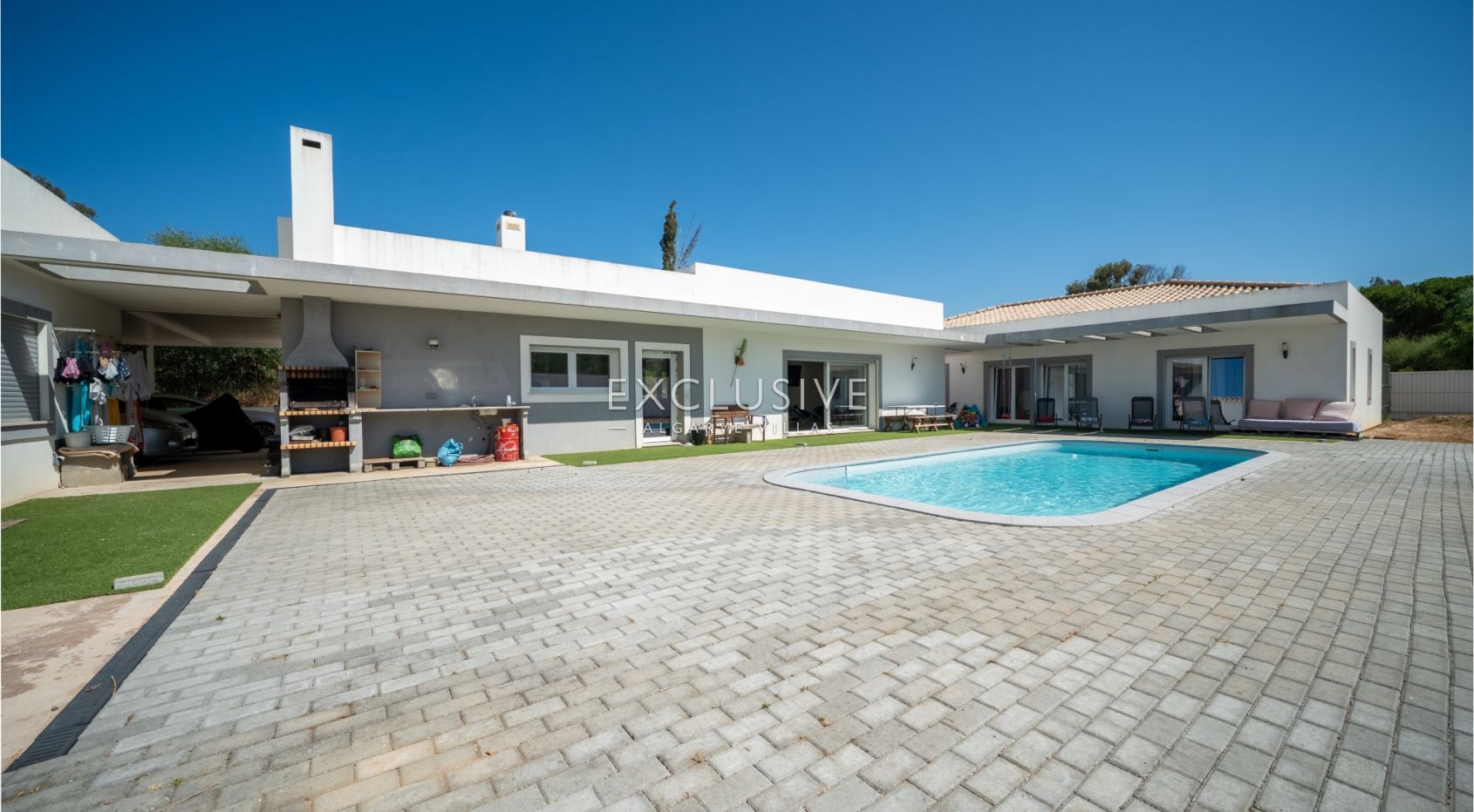 Luxury 4 Bedroom Single level Villa with Private Pool in Penina Golf Portimao in Algarve