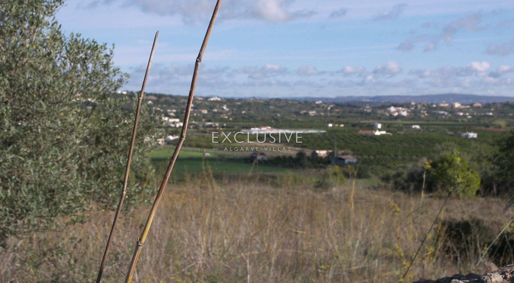 Plot with semi detached ruin near Pera, in Algarve