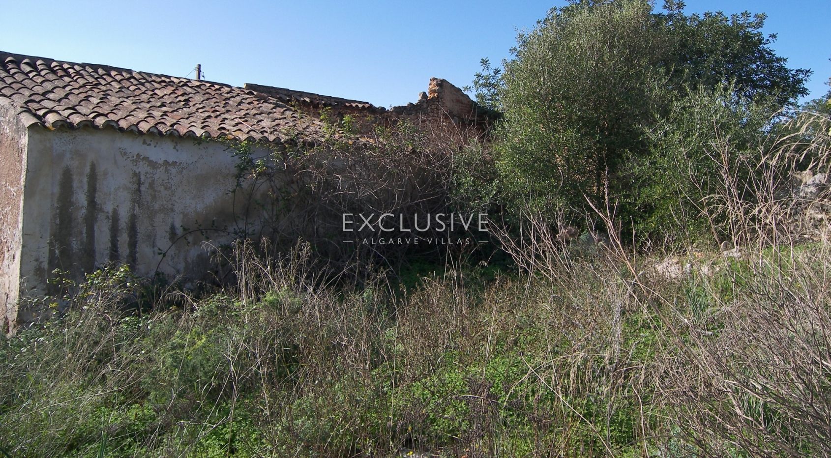 Plot with semi detached ruin near Pera, in Algarve