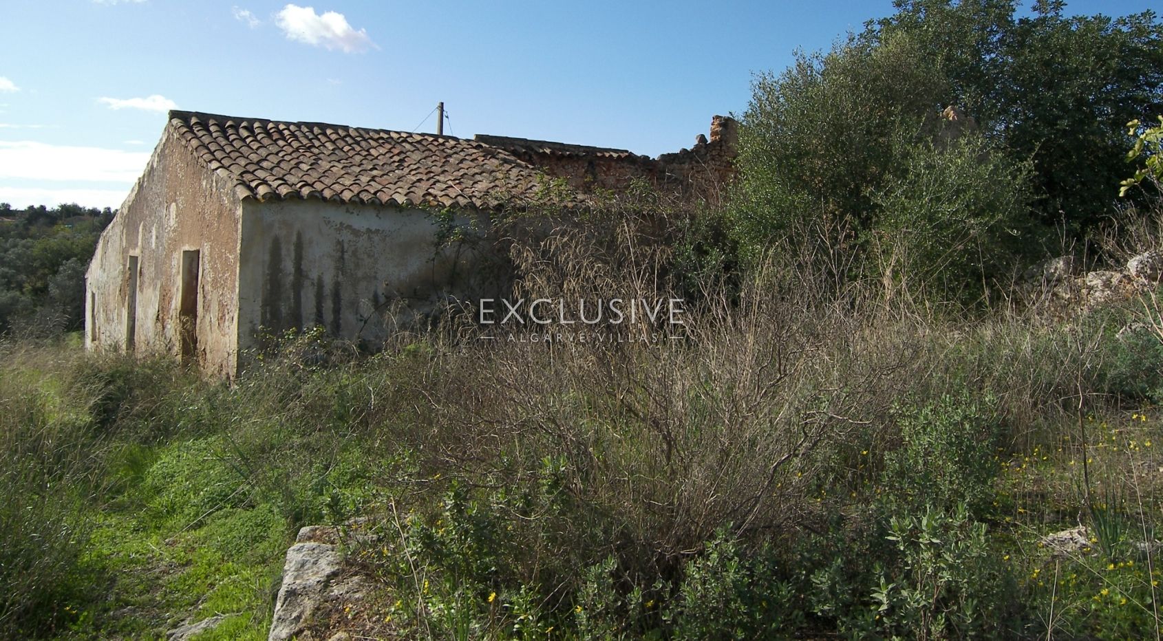 Plot with semi detached ruin near Pera, in Algarve