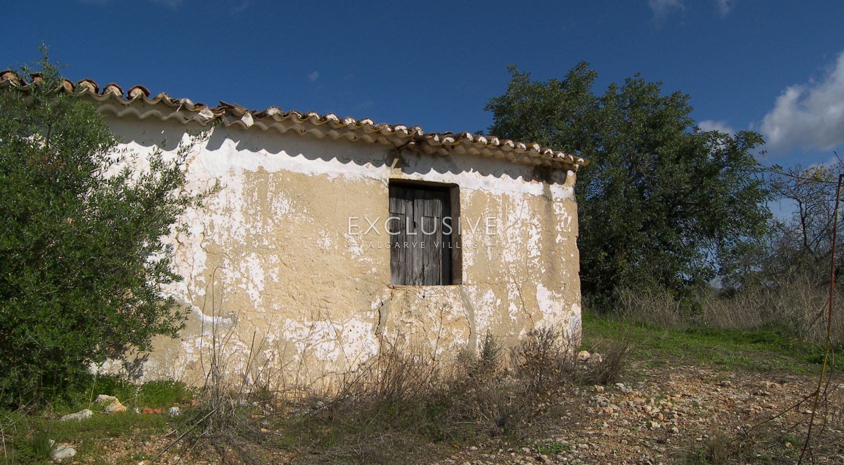 Plot with semi detached ruin near Pera, in Algarve