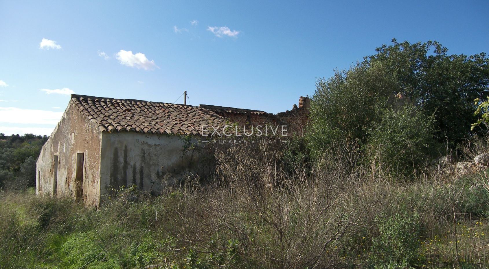 Plot with semi detached ruin near Pera, in Algarve