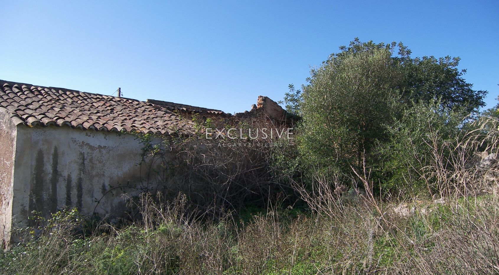 Plot with semi detached ruin near Pera, in Algarve