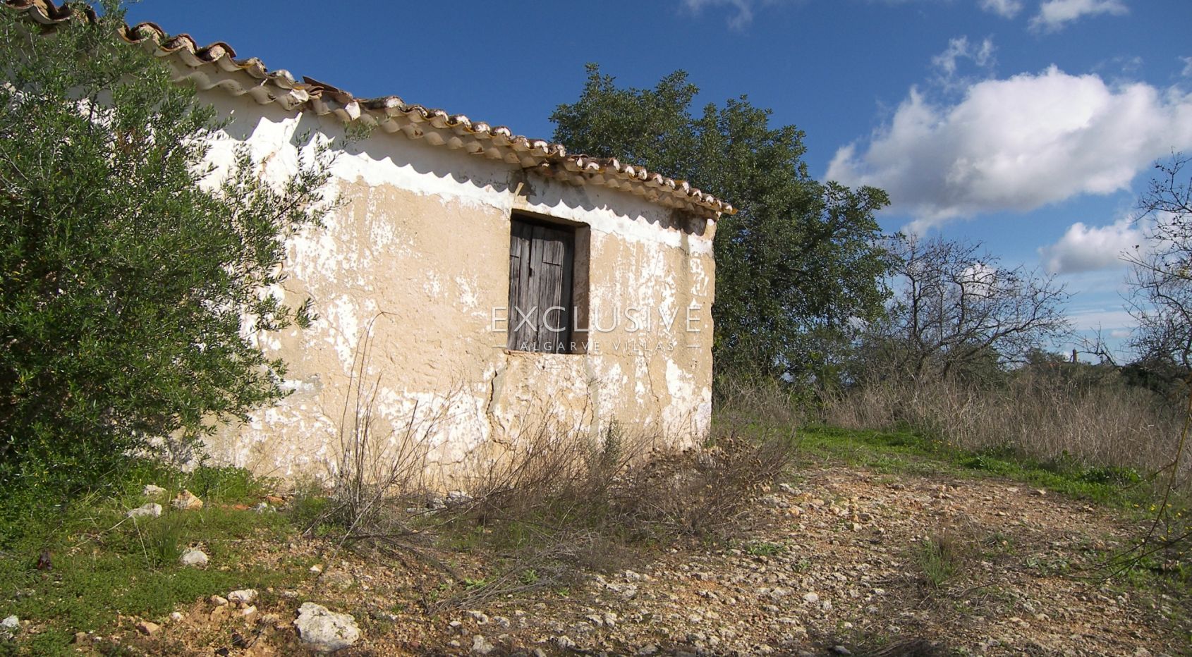 Plot with semi detached ruin near Pera, in Algarve