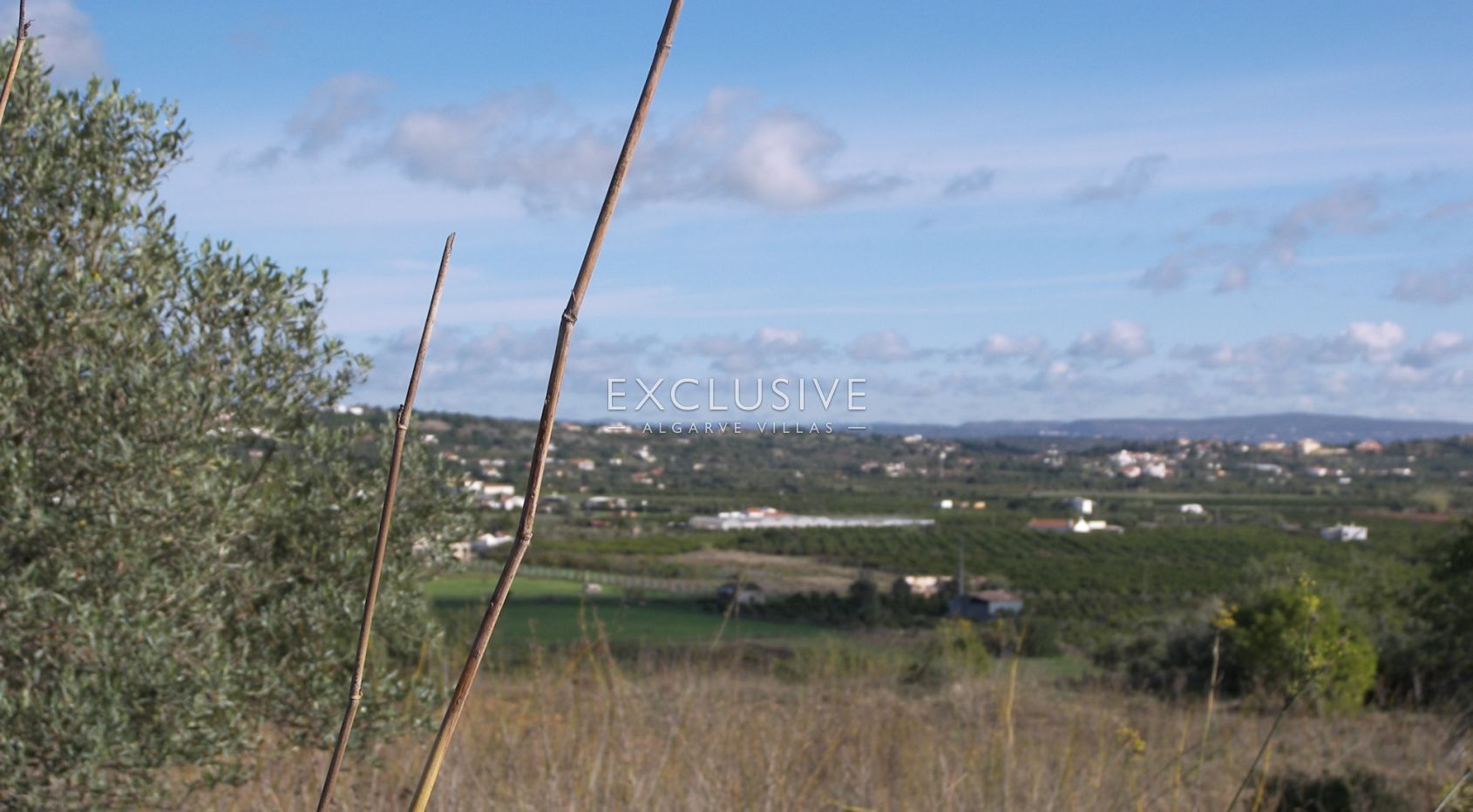 Plot with semi detached ruin near Pera, in Algarve
