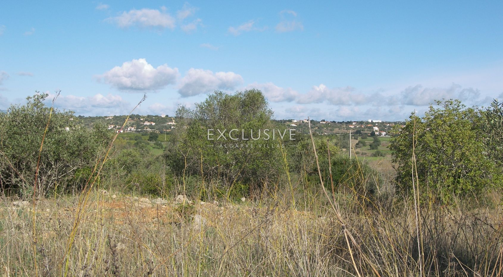 Plot with semi detached ruin near Pera, in Algarve