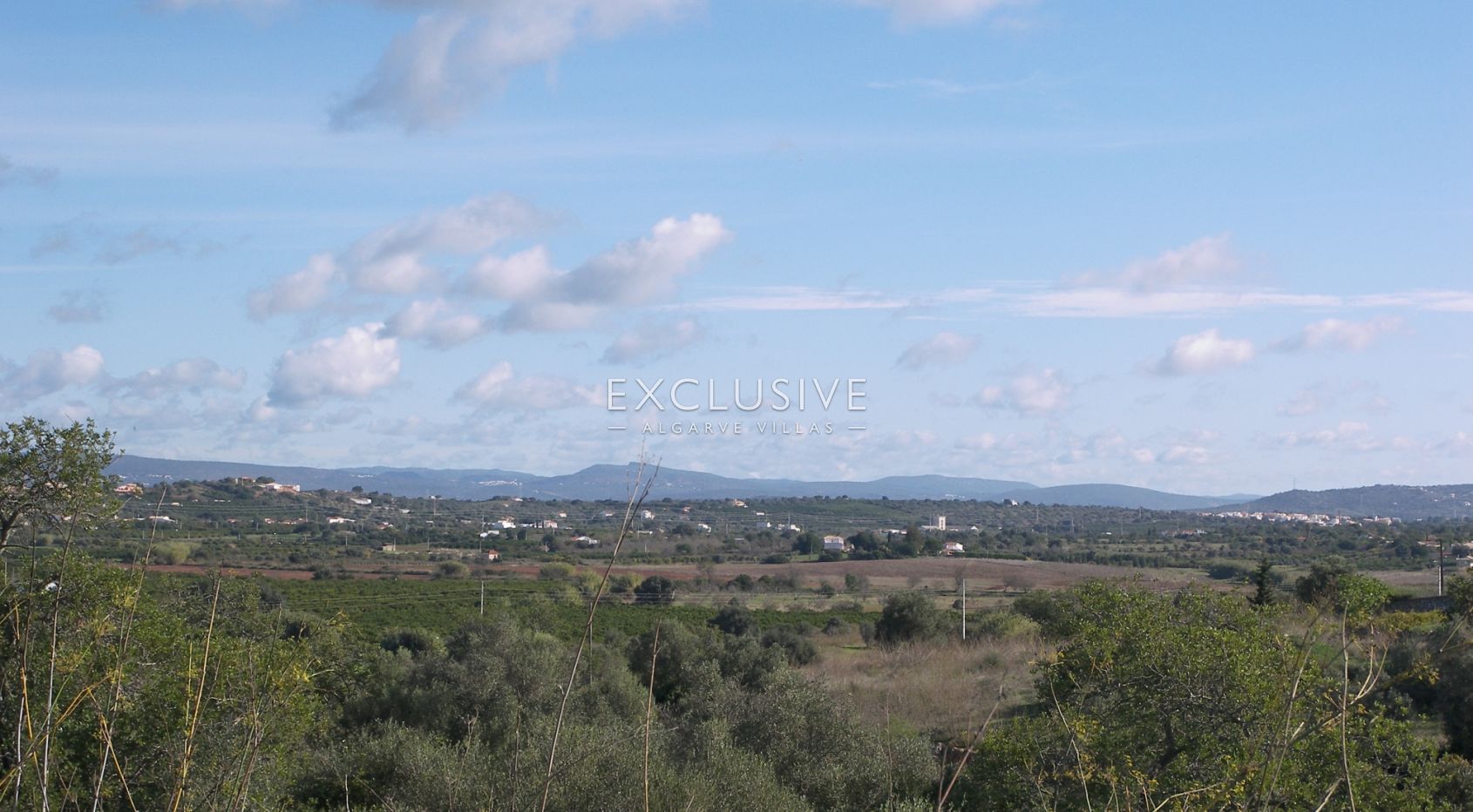 Plot with semi detached ruin near Pera, in Algarve