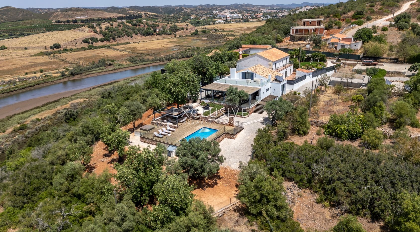 Modern 3+1 bed property, with spectacular river views in Silves, Algarve