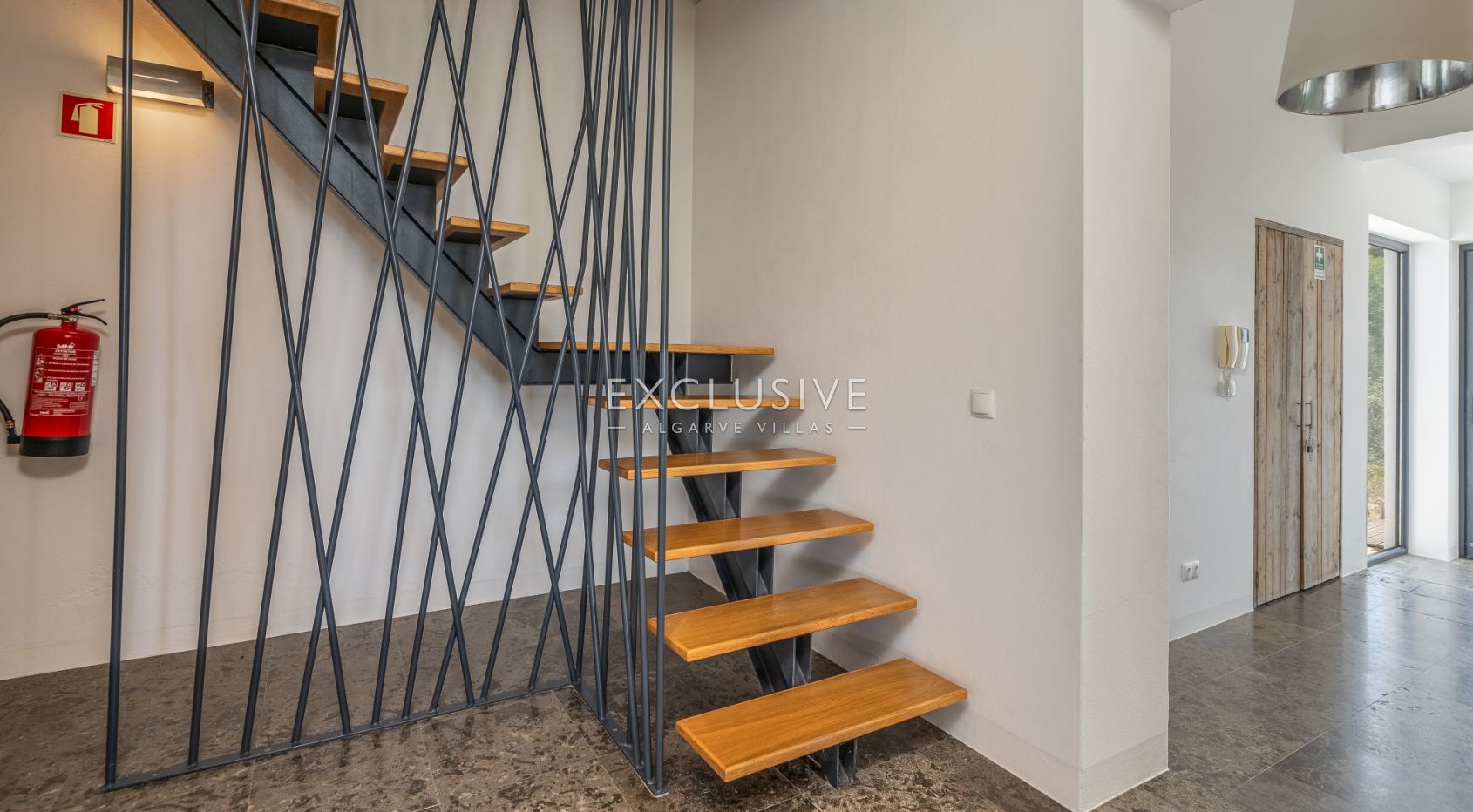 Modern 3+1 bed property, with spectacular river views in Silves, Algarve