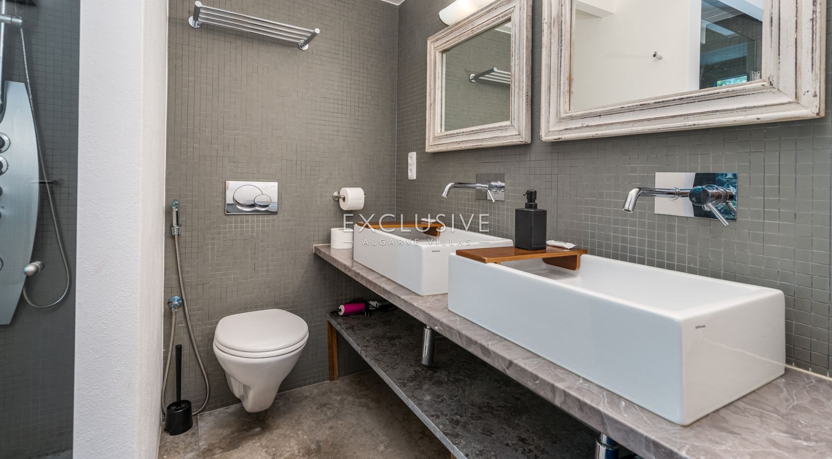 Modern 3+1 bed property, with spectacular river views in Silves, Algarve