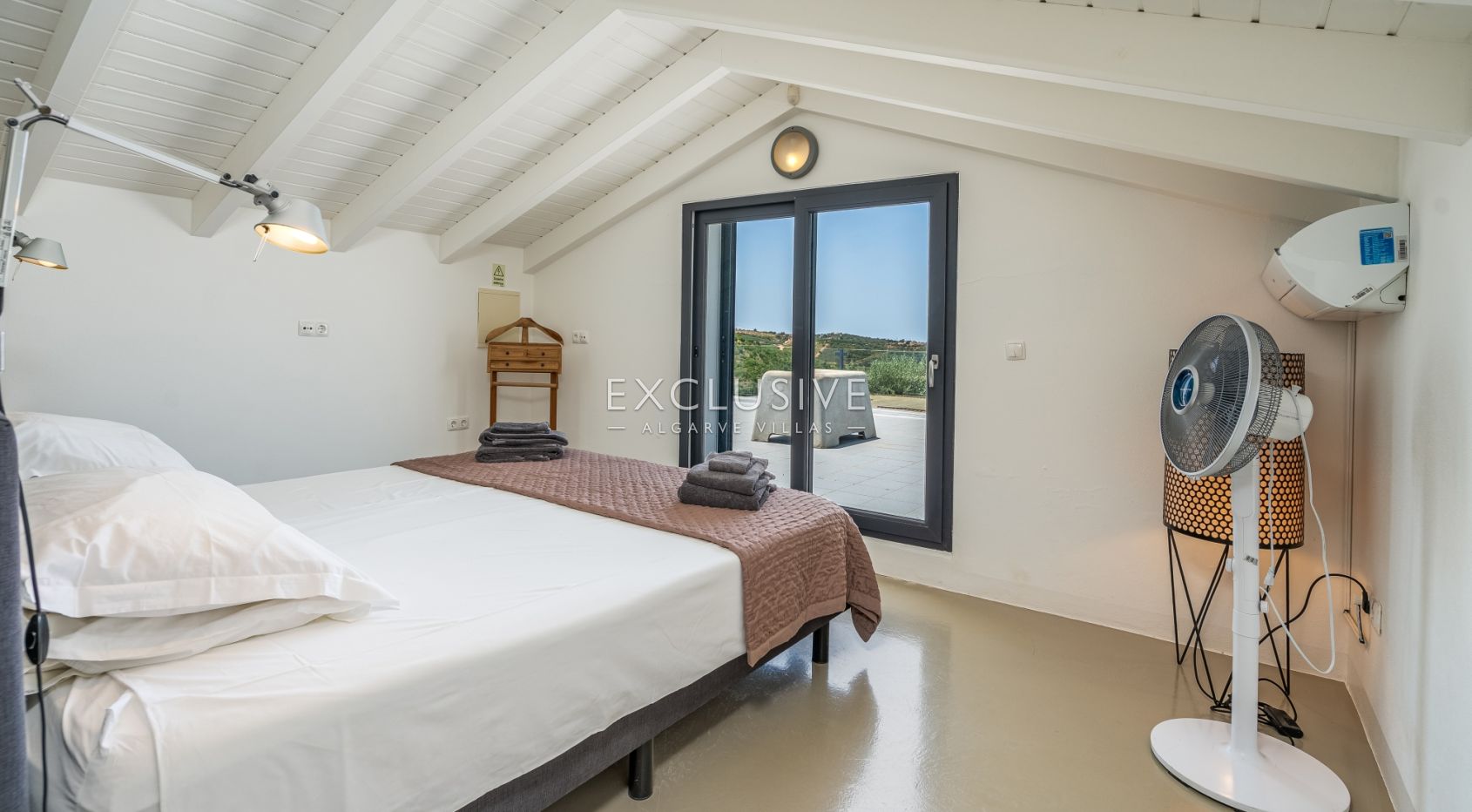 Modern 3+1 bed property, with spectacular river views in Silves, Algarve
