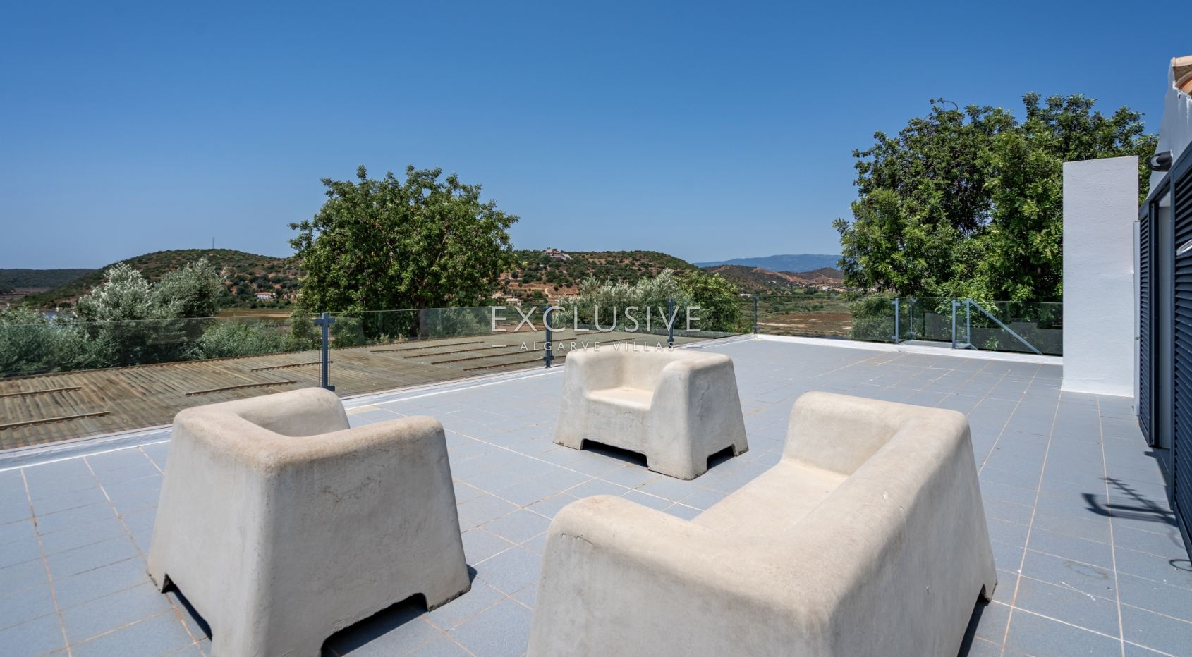 Modern 3+1 bed property, with spectacular river views in Silves, Algarve