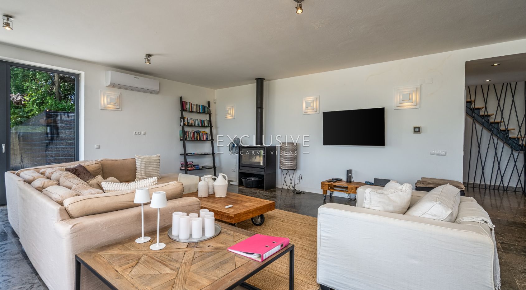 Modern 3+1 bed property, with spectacular river views in Silves, Algarve
