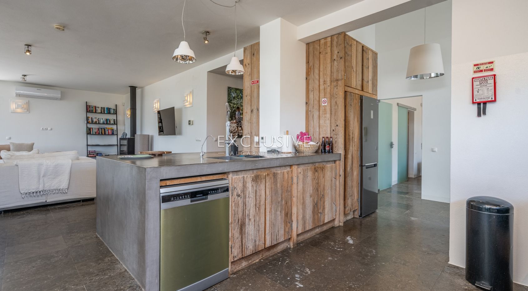 Modern 3+1 bed property, with spectacular river views in Silves, Algarve
