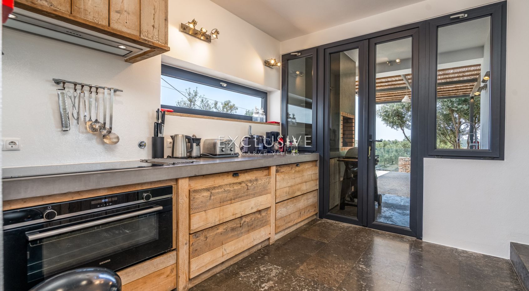 Modern 3+1 bed property, with spectacular river views in Silves, Algarve
