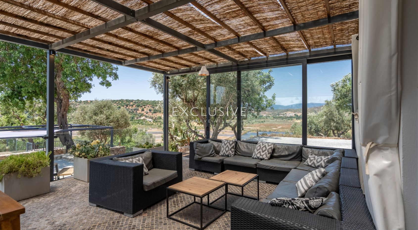 Modern 3+1 bed property, with spectacular river views in Silves, Algarve