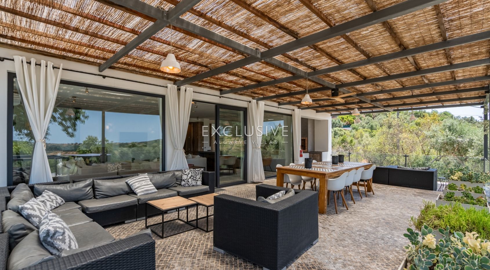 Modern 3+1 bed property, with spectacular river views in Silves, Algarve