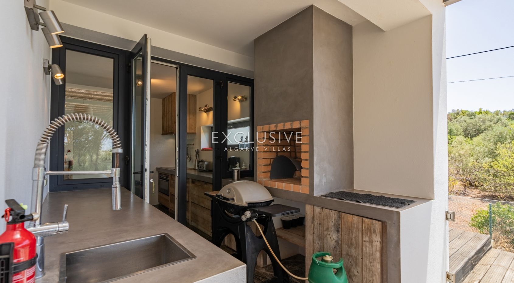 Modern 3+1 bed property, with spectacular river views in Silves, Algarve