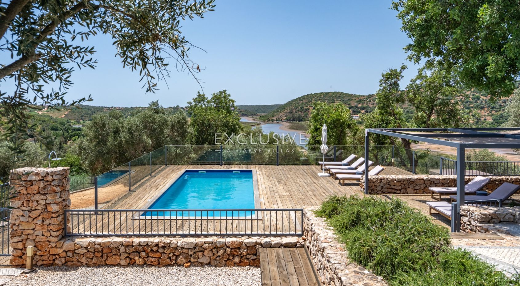 Modern 3+1 bed property, with spectacular river views in Silves, Algarve