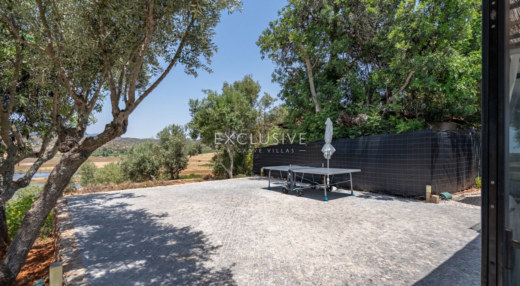 Modern 3+1 bed property, with spectacular river views in Silves, Algarve