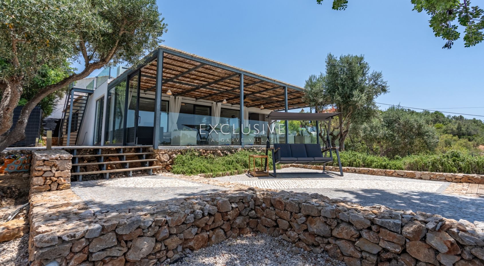 Modern 3+1 bed property, with spectacular river views in Silves, Algarve