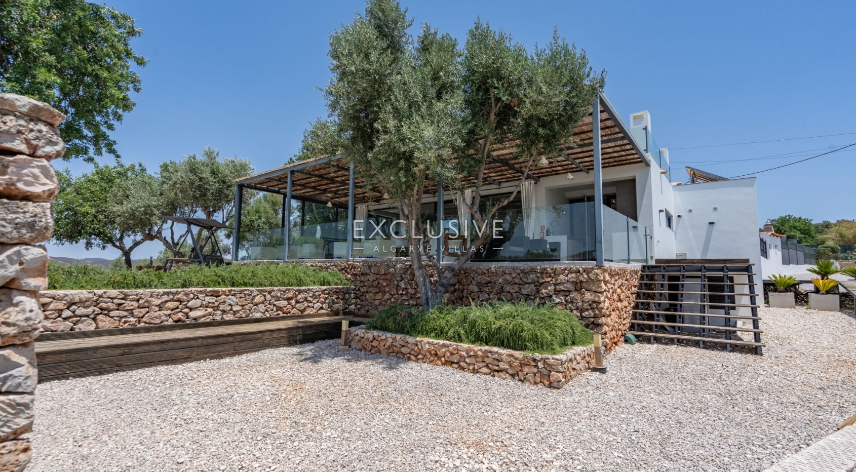 Modern 3+1 bed property, with spectacular river views in Silves, Algarve