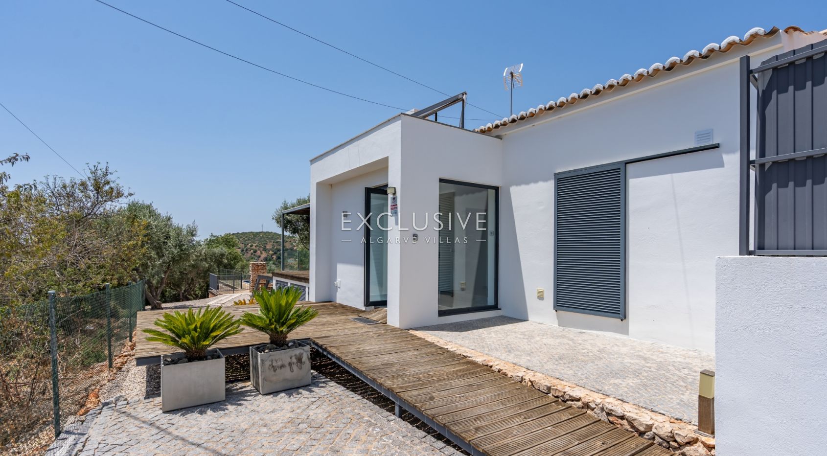 Modern 3+1 bed property, with spectacular river views in Silves, Algarve