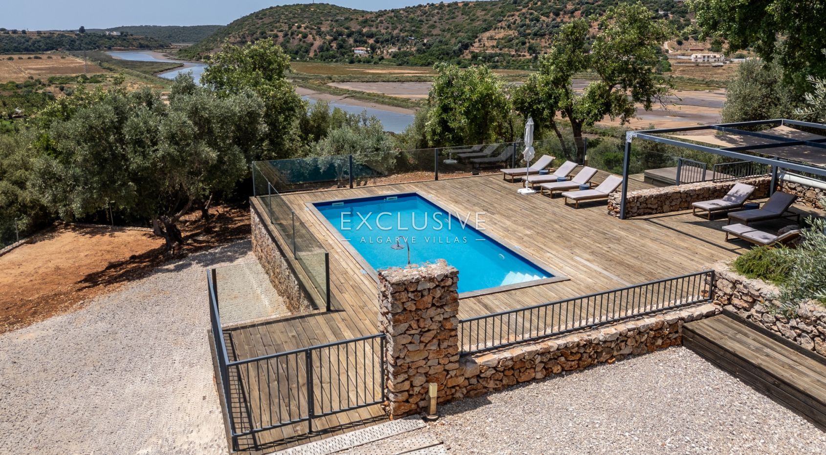 Modern 3+1 bed property, with spectacular river views in Silves, Algarve