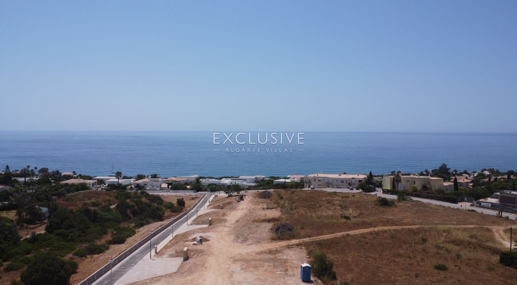 Building plot with sea views within walking distance to amenities in Praia da Luz, Algarve