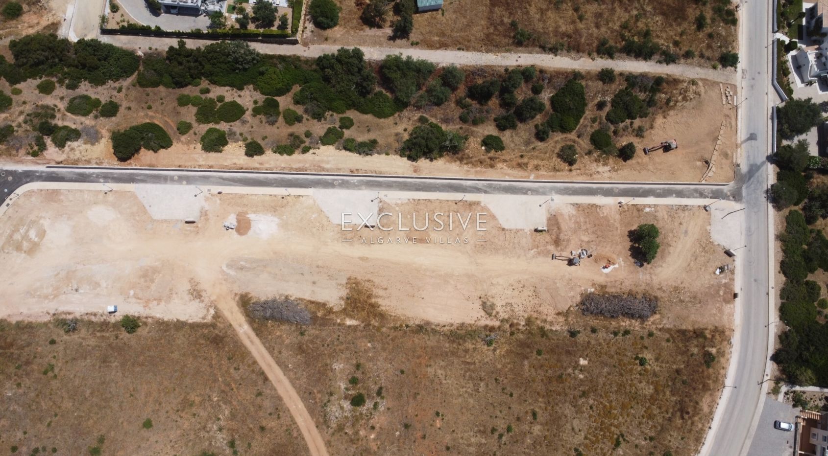 Building plot with sea views within walking distance to amenities in Praia da Luz, Algarve