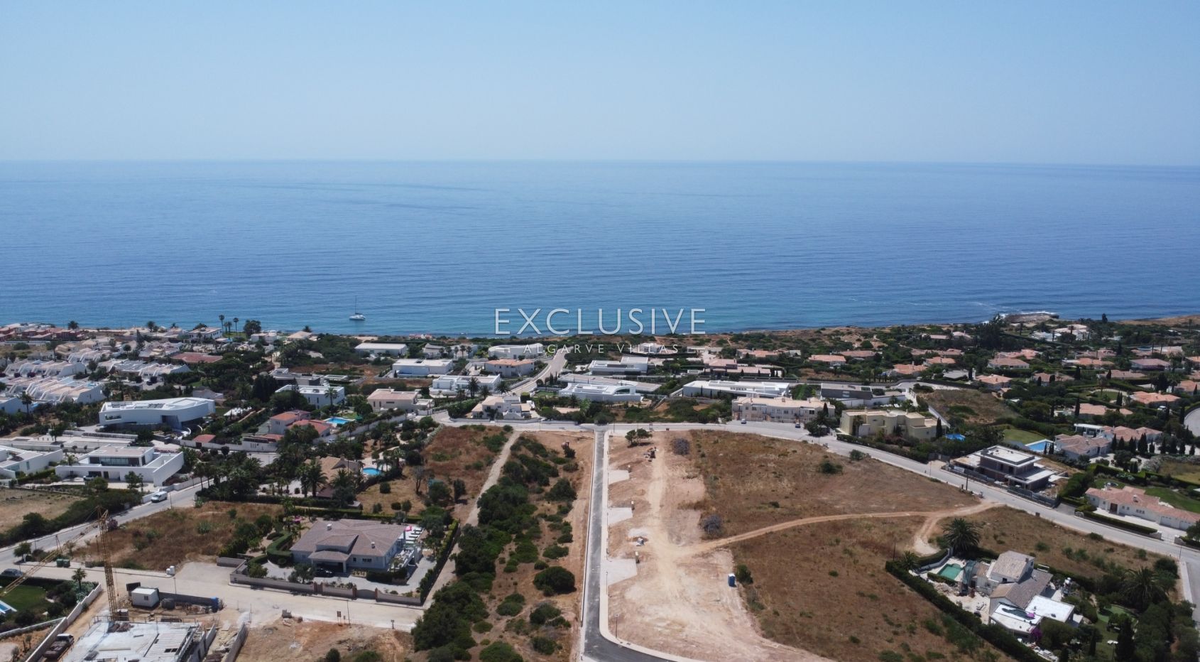 Building plot with sea views within walking distance to amenities in Praia da Luz, Algarve