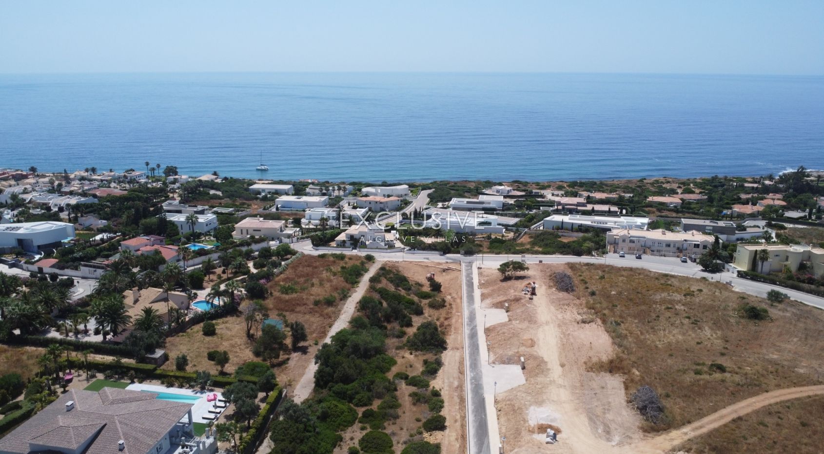Building plot with sea views within walking distance to amenities in Praia da Luz, Algarve