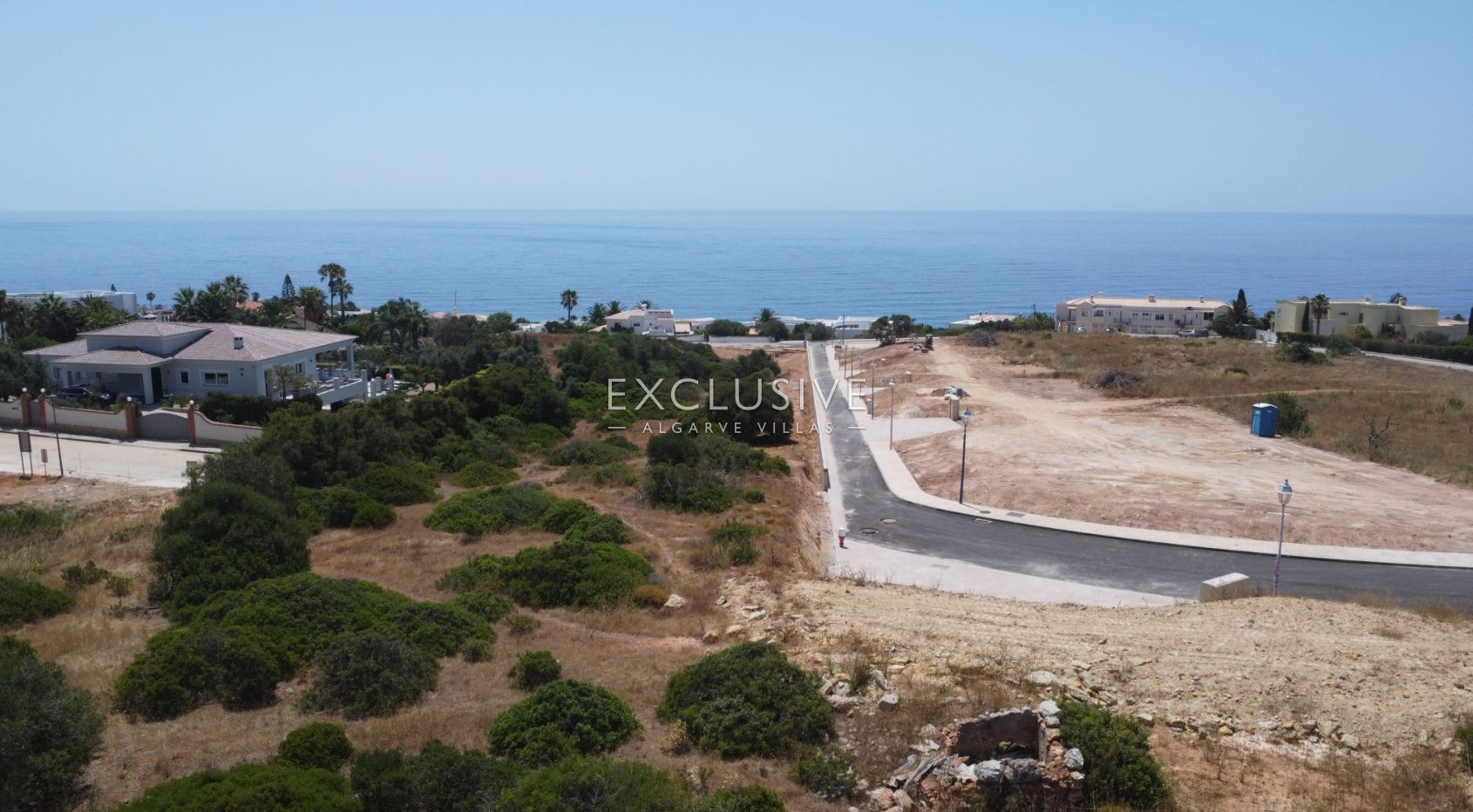Building plot with sea views within walking distance to amenities in Praia da Luz, Algarve
