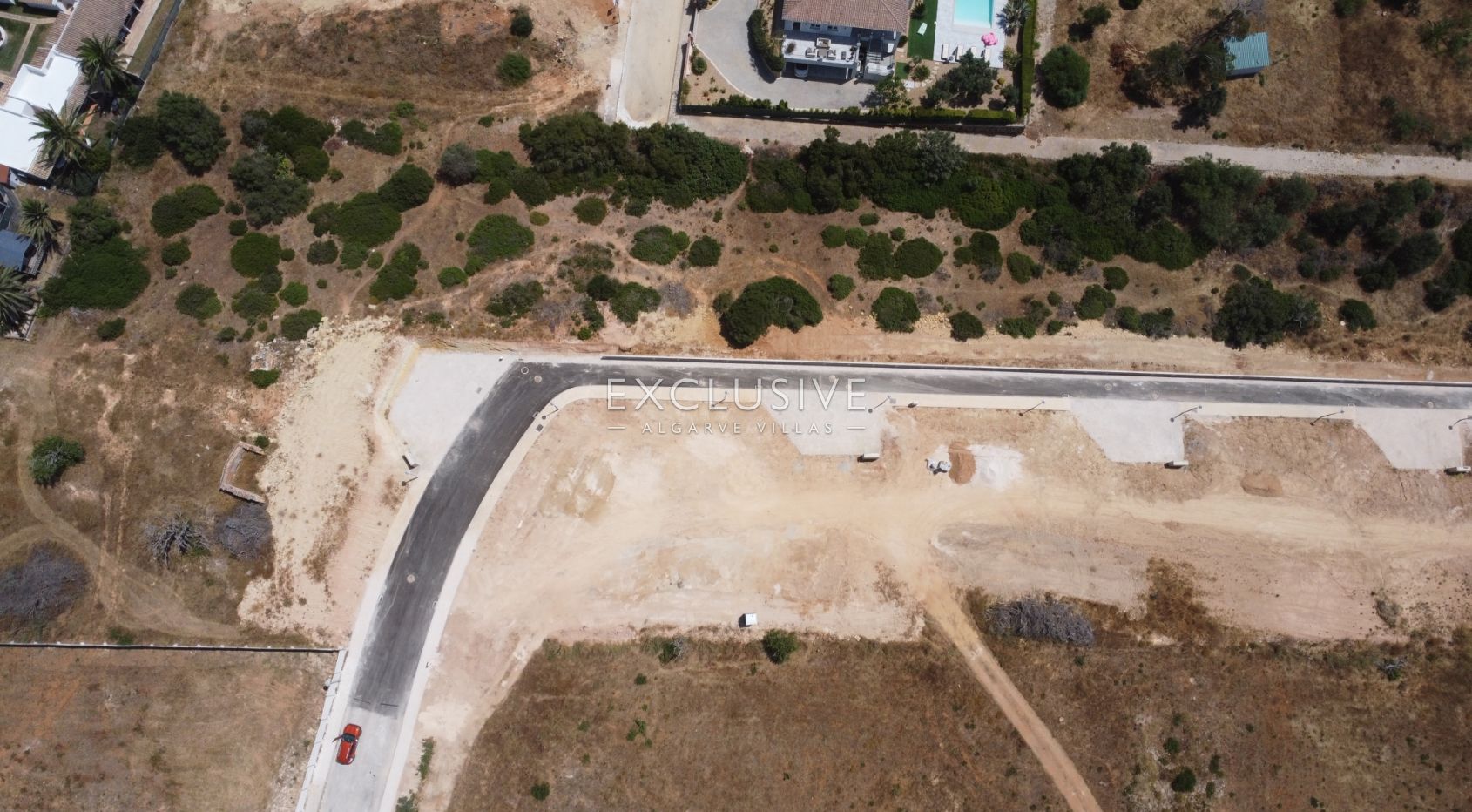 Building plot with sea views within walking distance to amenities in Praia da Luz, Algarve