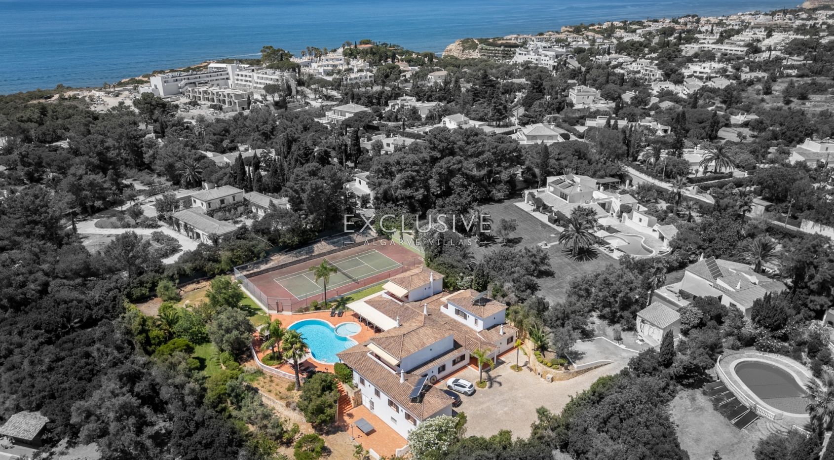 Fantastic 7 bedroom villa with pool and tennis court Carvoeiro, Algarve