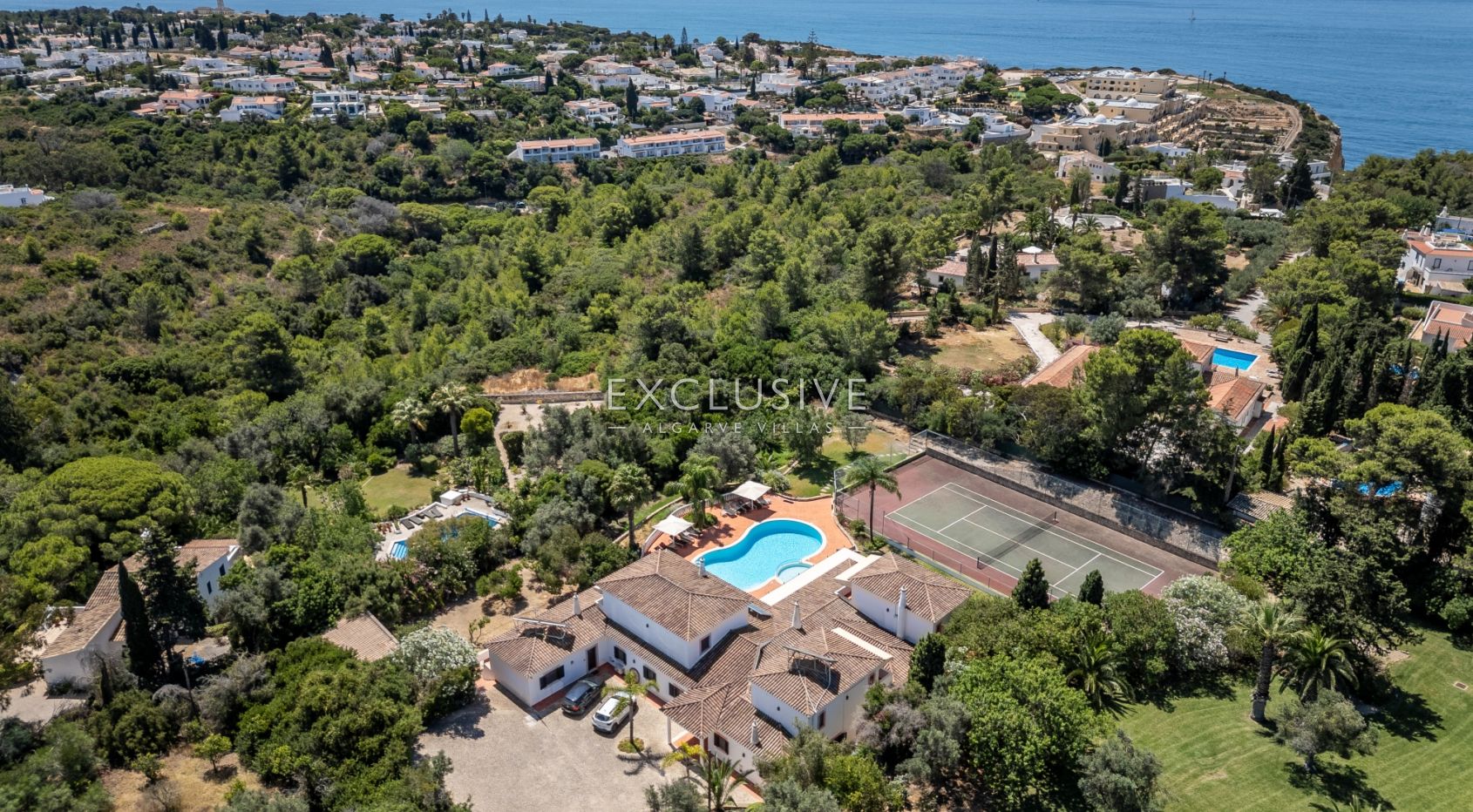 Fantastic 7 bedroom villa with pool and tennis court Carvoeiro, Algarve