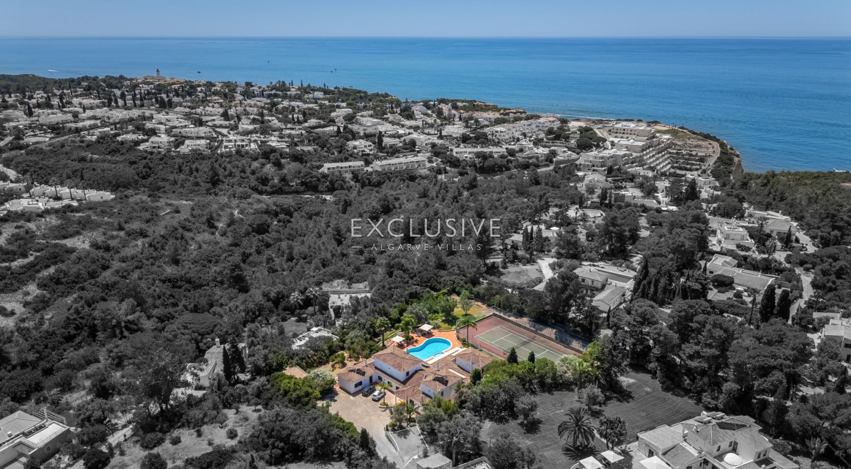 Fantastic 7 bedroom villa with pool and tennis court Carvoeiro, Algarve