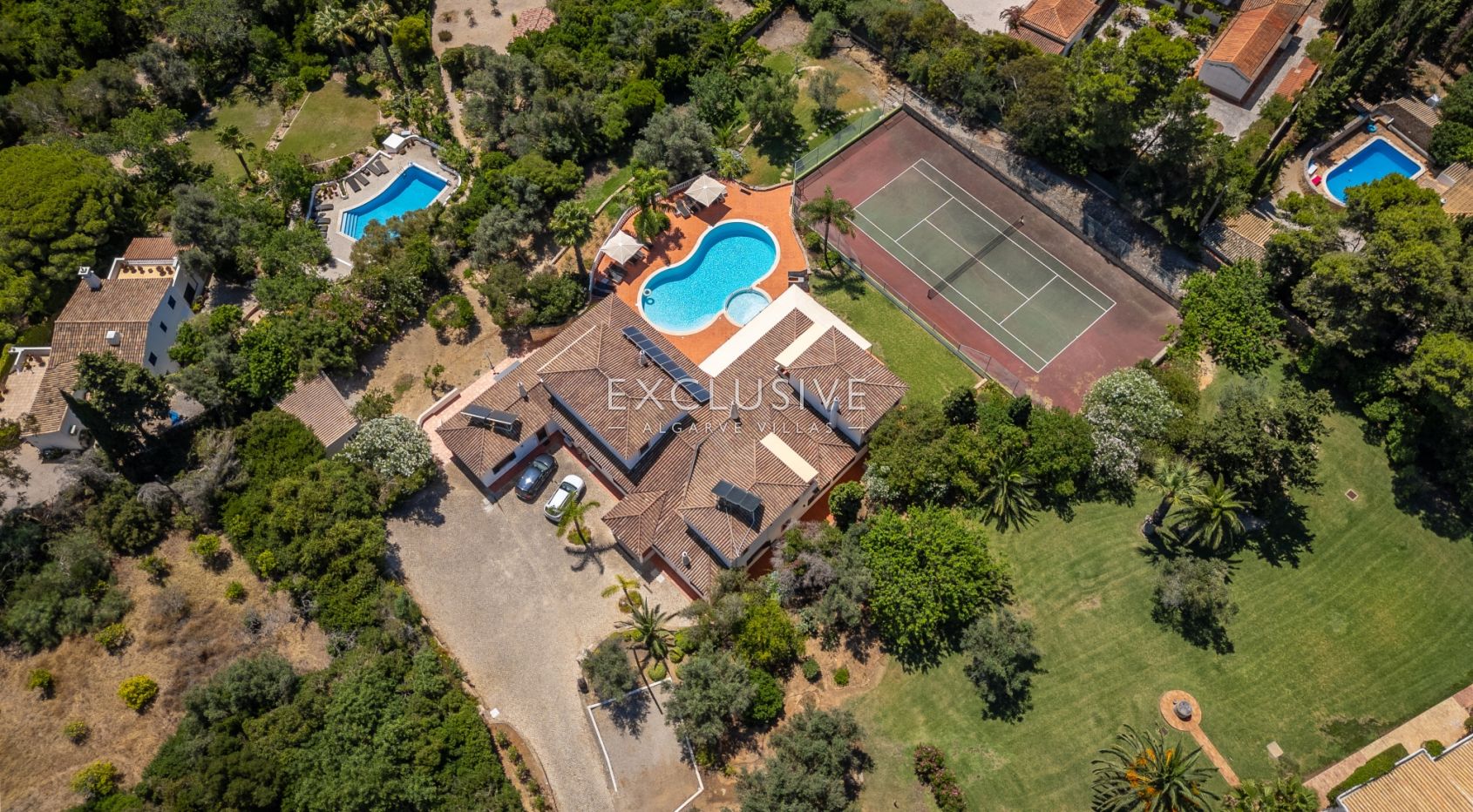 Fantastic 7 bedroom villa with pool and tennis court Carvoeiro, Algarve
