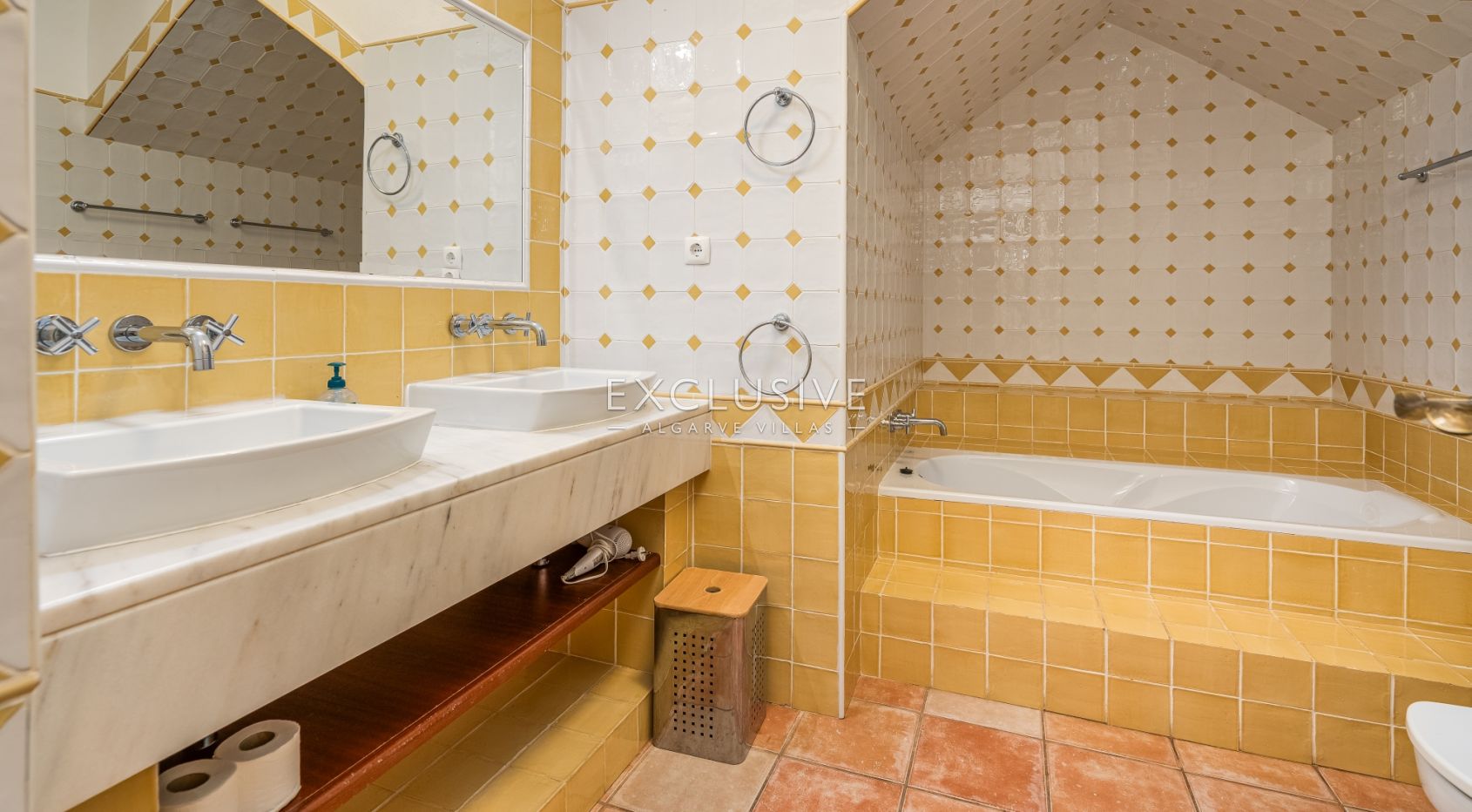 Fantastic 7 bedroom villa with pool and tennis court Carvoeiro, Algarve