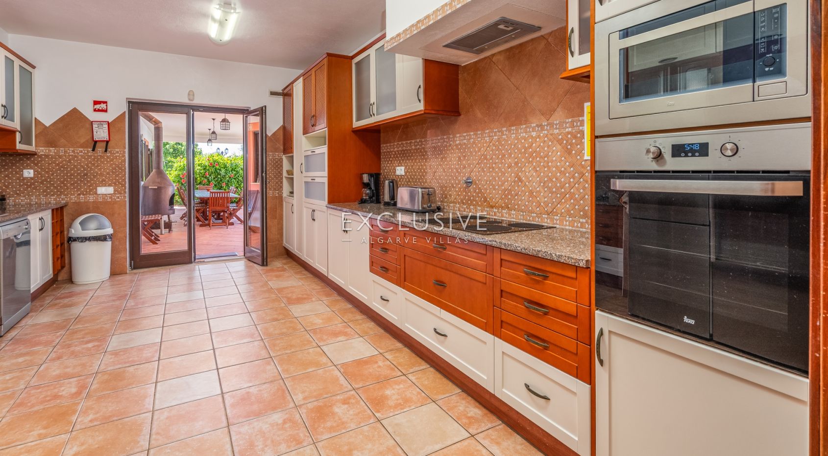 Fantastic 7 bedroom villa with pool and tennis court Carvoeiro, Algarve