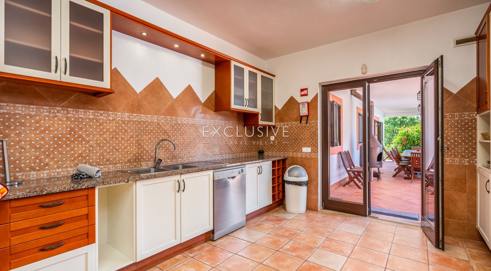 Fantastic 7 bedroom villa with pool and tennis court Carvoeiro, Algarve