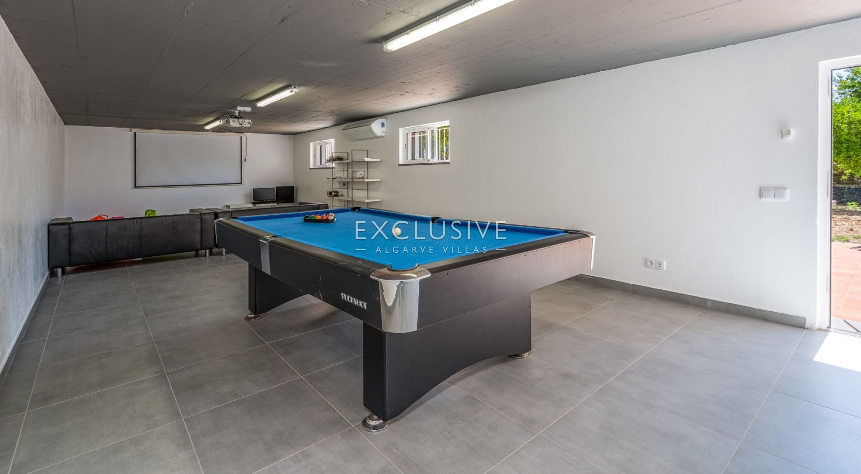Fantastic 7 bedroom villa with pool and tennis court Carvoeiro, Algarve