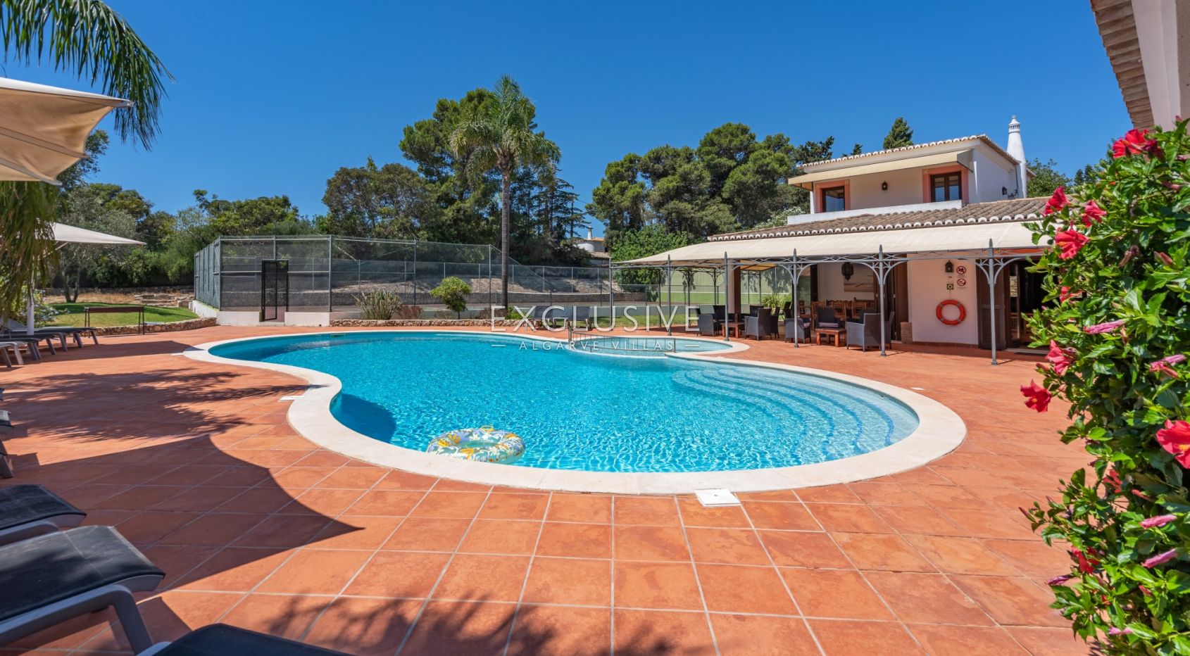 Fantastic 7 bedroom villa with pool and tennis court Carvoeiro, Algarve