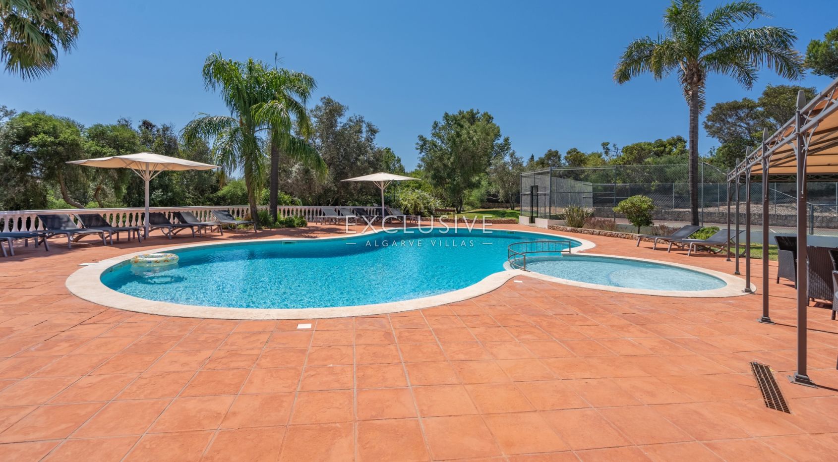 Fantastic 7 bedroom villa with pool and tennis court Carvoeiro, Algarve