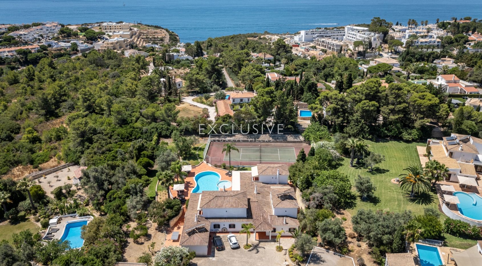 Fantastic 7 bedroom villa with pool and tennis court Carvoeiro, Algarve